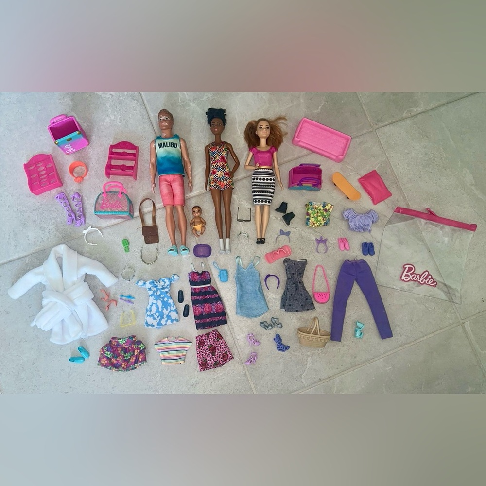 Barbie Fashion Dolls/Accessory Bundle
